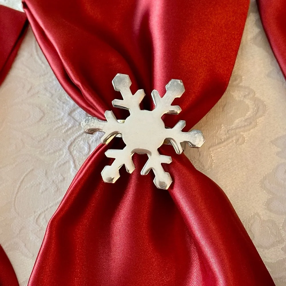 ❤️ Crate & Barrel Napkin and Rings ❄️